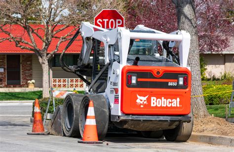 kubota vs bobcat skid steer|kubota skid steer vs caterpillar.